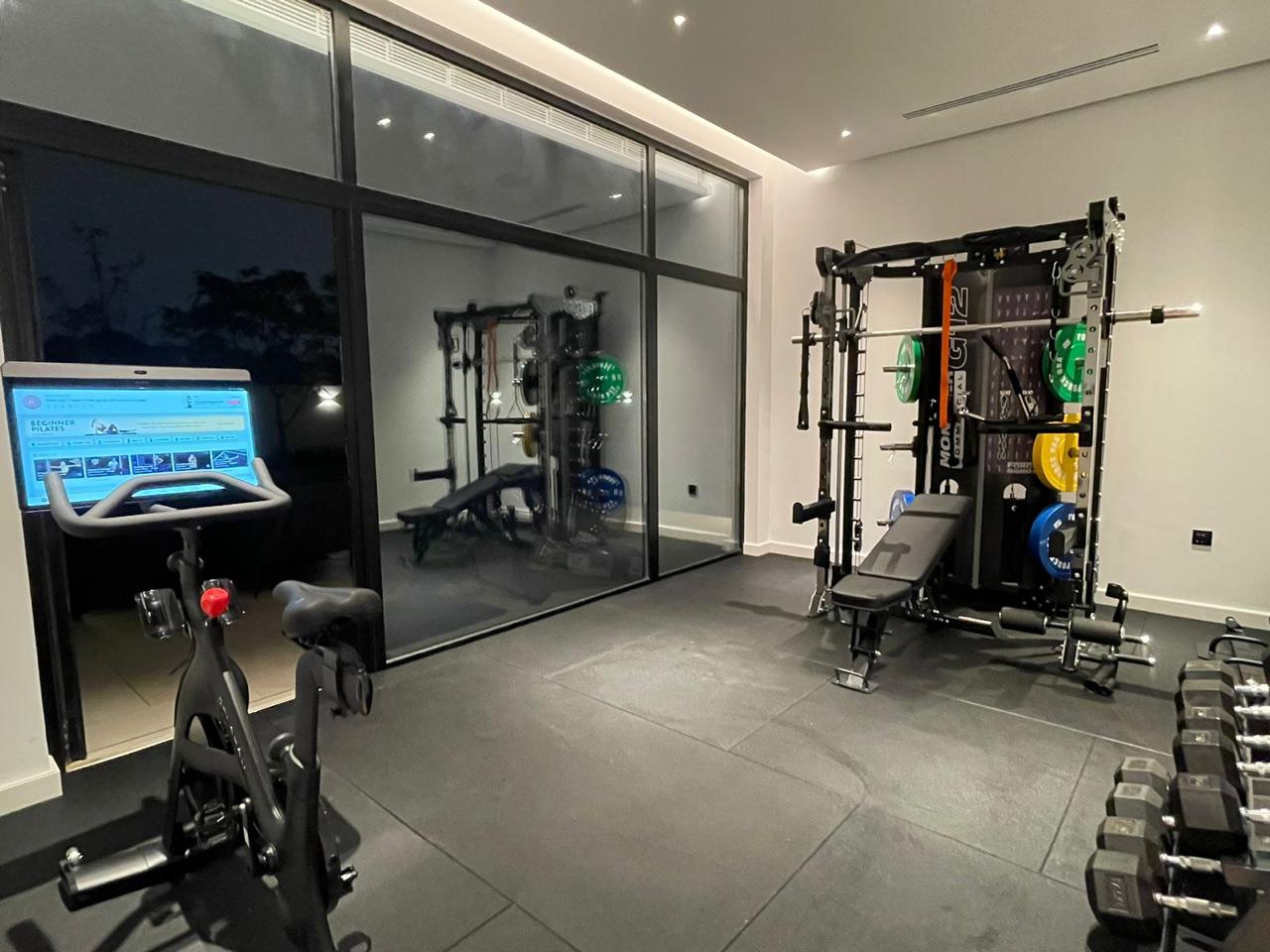 Guide to Setting Up a Home Gym in Dubai with the Best Strength Machines